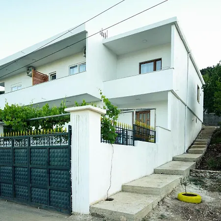 Patio Gjirokastër