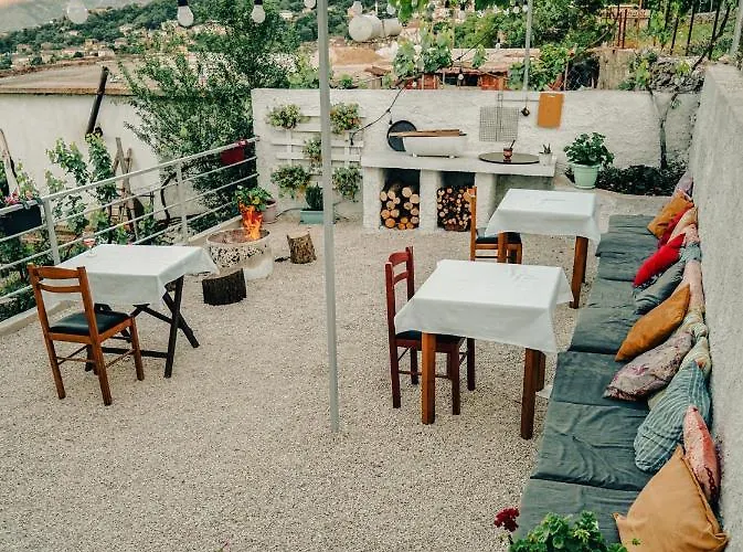 Patio 招待所 3*